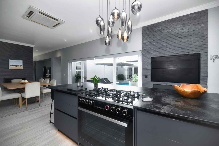 4 Bedroom Property for Sale in Hemel en Aarde Estate Western Cape